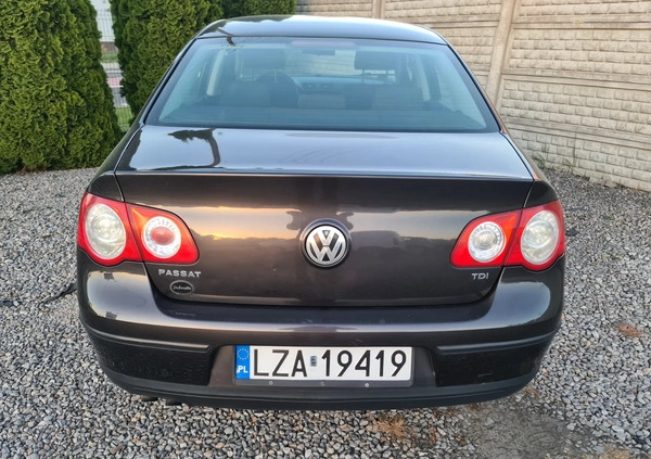 Volkswagen Passat cena 9900 przebieg: 371350, rok produkcji 2005 z Krosno małe 277